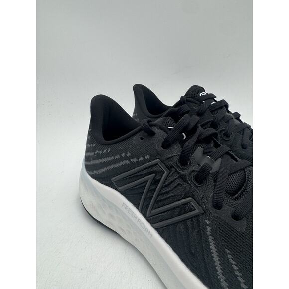 New Balance VONGO V5 Women's NEW Running Sneaker Black US Size 9 Medium - Picture 3 of 9